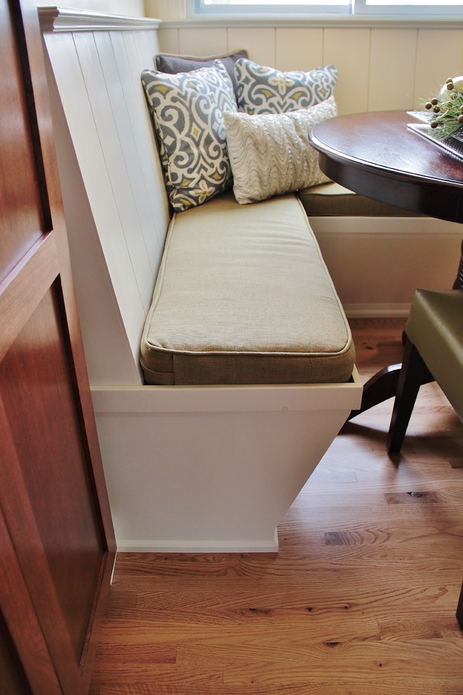Example of a transitional kitchen design in Minneapolis