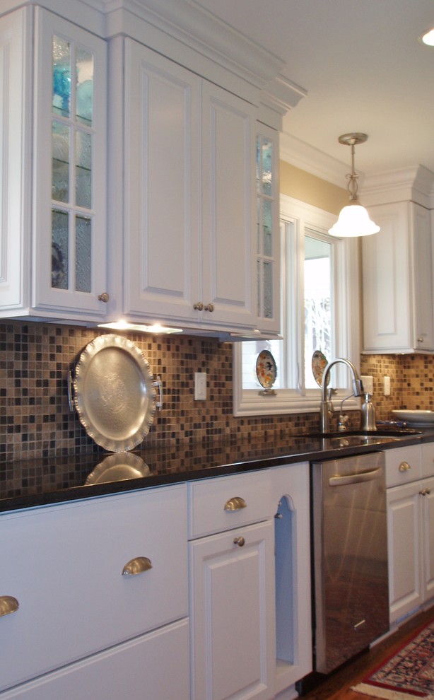 Inspiration for a transitional kitchen remodel in Minneapolis