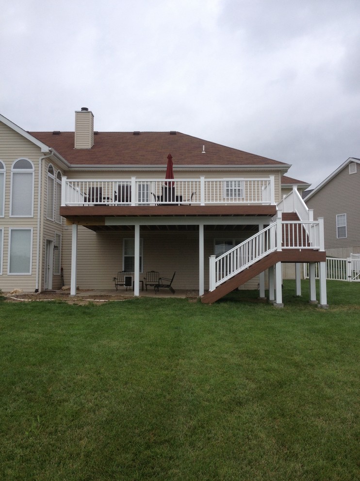 Example of a minimalist home design design in St Louis