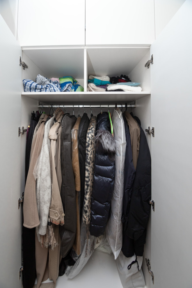 Гардероб и шкаф в прихожую в минималистичном стиле