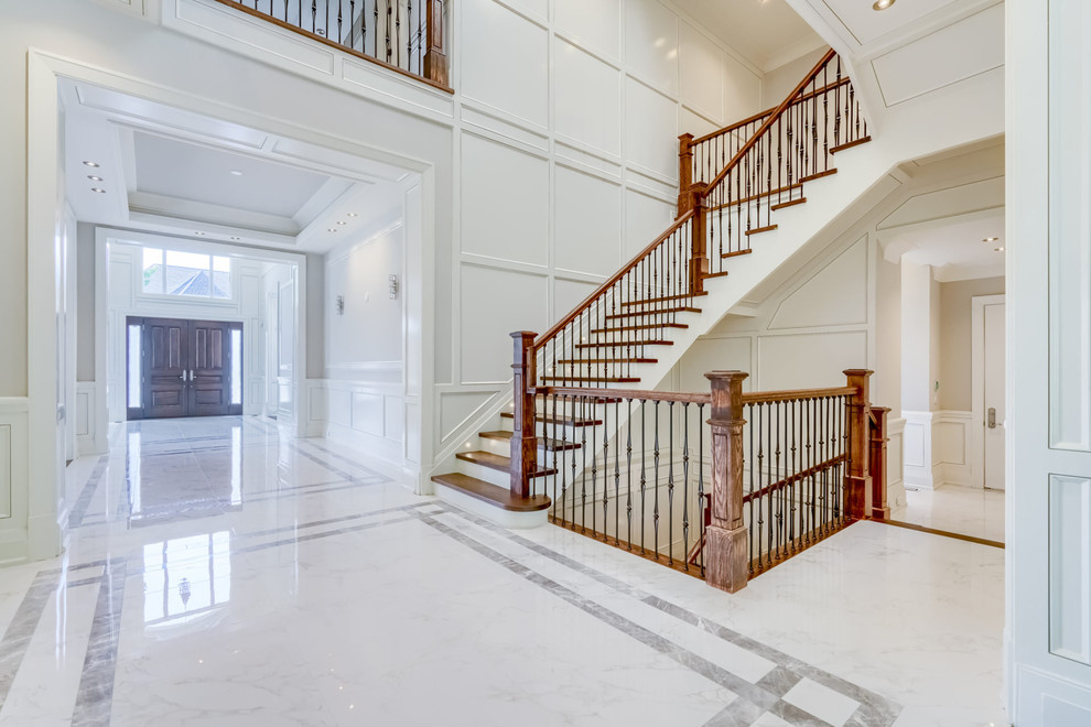 Example of a transitional home design design in Toronto