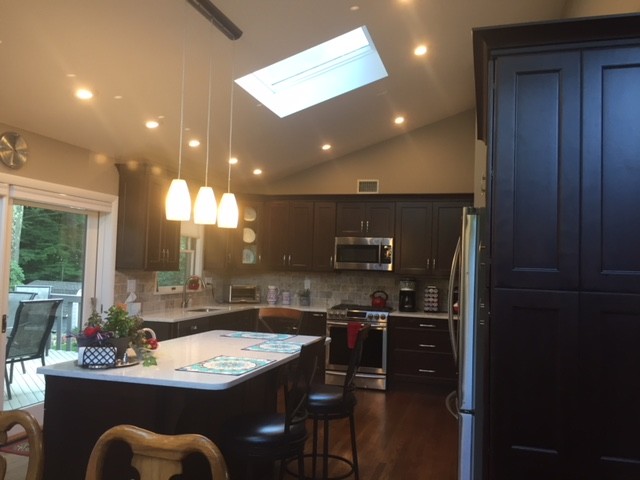 Kitchen - transitional kitchen idea in New York