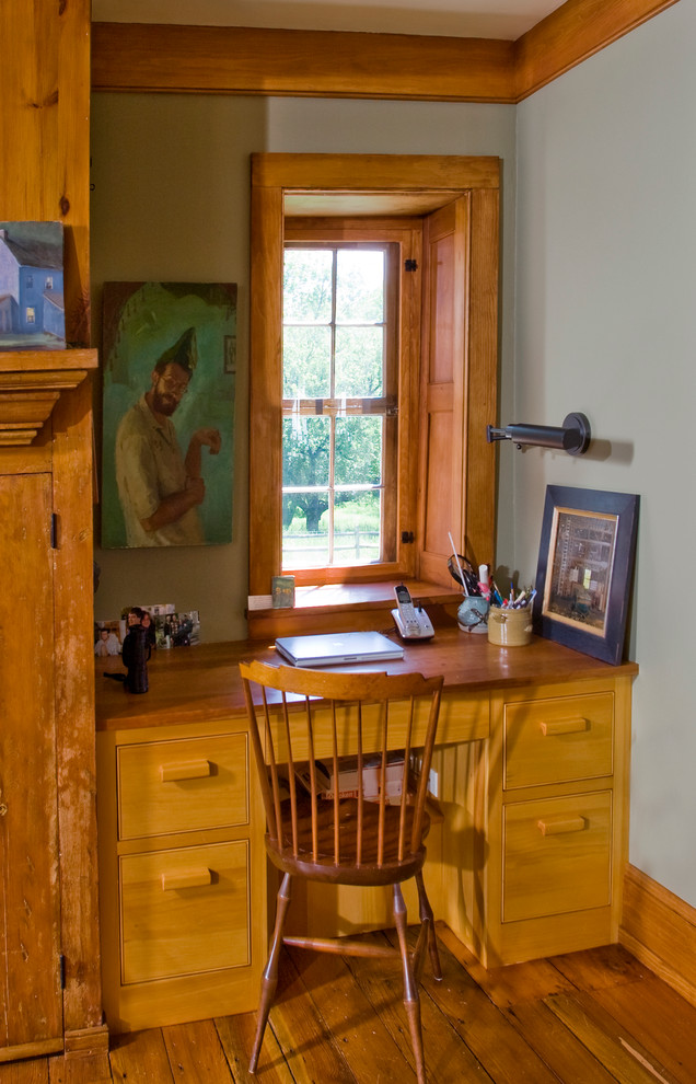 Inspiration for a country home office in Philadelphia with a built-in desk.