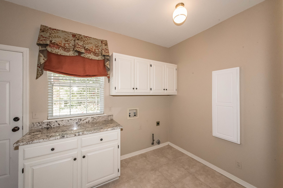 Laundry room - transitional laundry room idea