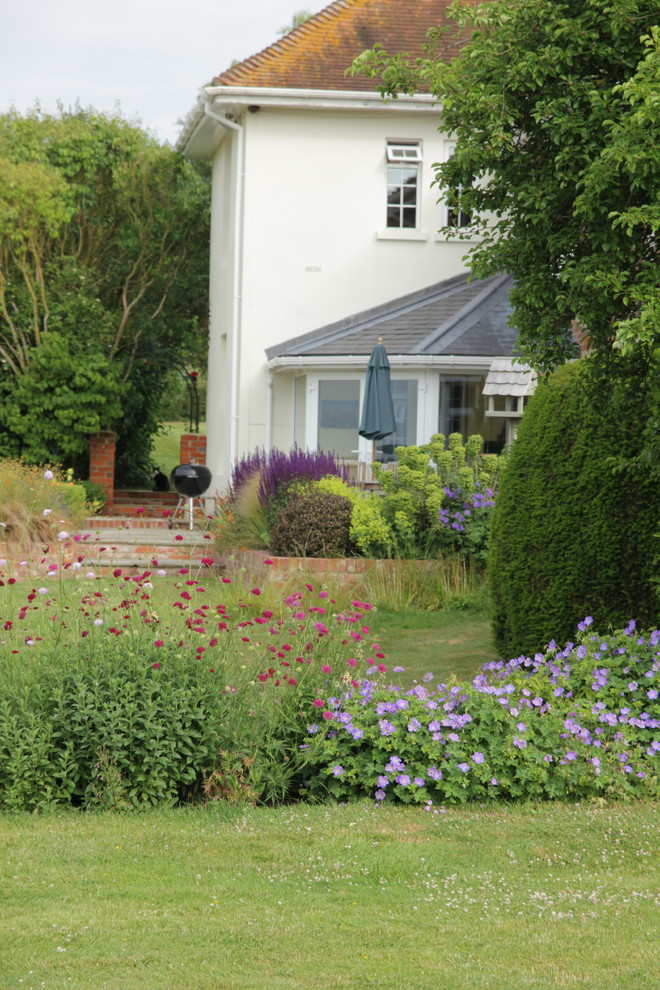 Photo of a large contemporary backyard garden in Hampshire.
