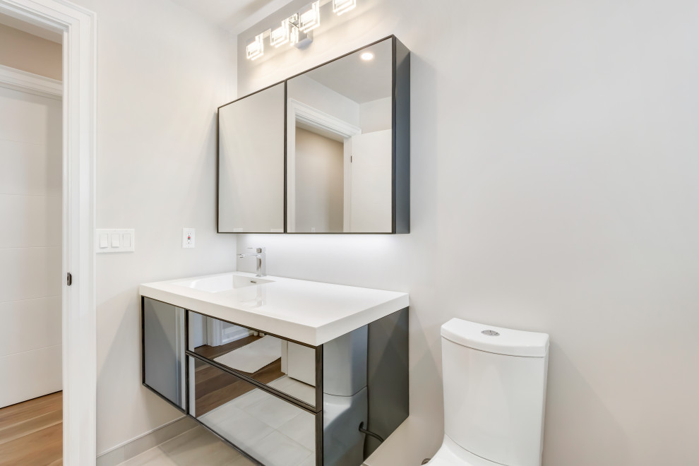 Mid-sized contemporary master bathroom in Toronto with glass-front cabinets, white cabinets, an alcove tub, a two-piece toilet, gray tile, ceramic tile, grey walls, porcelain floors, engineered quartz benchtops, grey floor, white benchtops, a niche, a single vanity and a floating vanity.