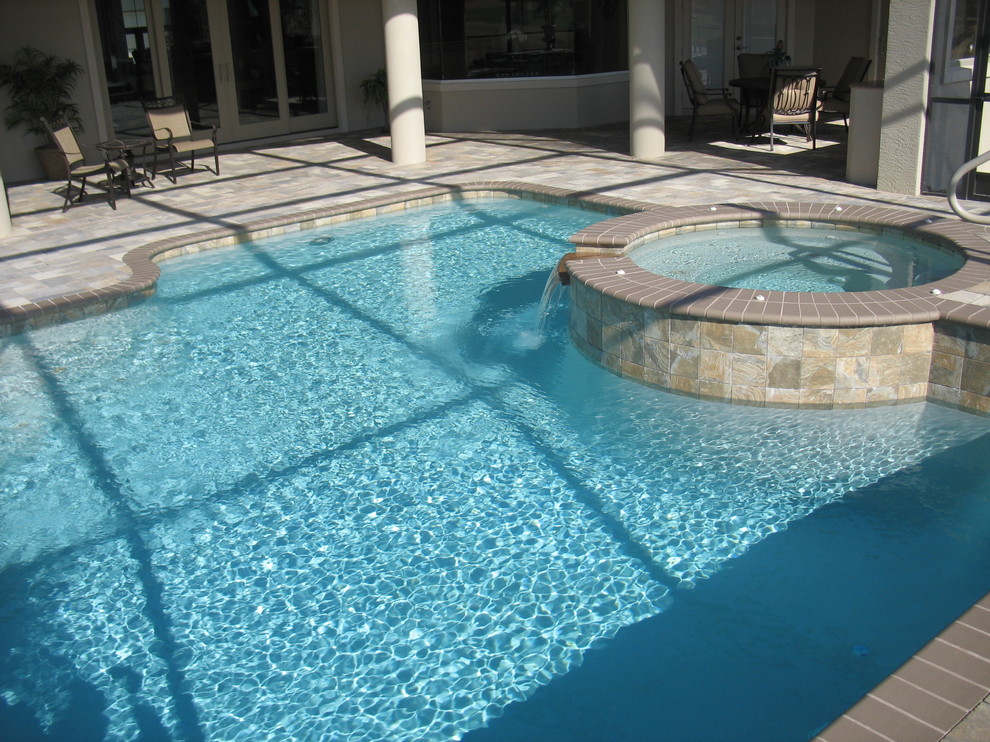 Inspiration for a traditional pool in Tampa.