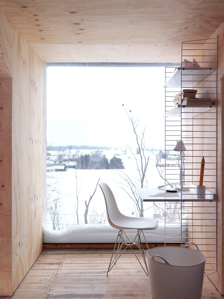 This is an example of a scandinavian home office in Malmo.