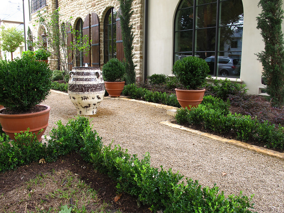 Photo of a mid-sized traditional front yard partial sun formal garden for summer in Dallas with gravel.