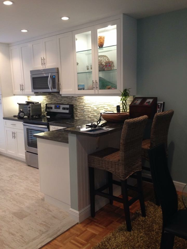 Kitchen - kitchen idea in Miami