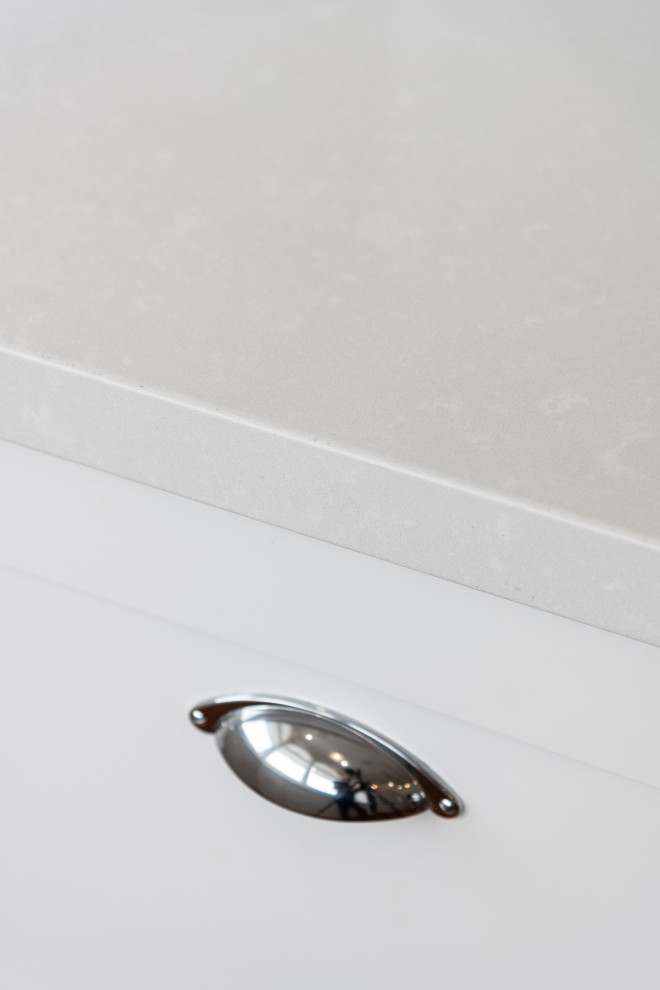 Design ideas for a traditional kitchen in Brisbane.