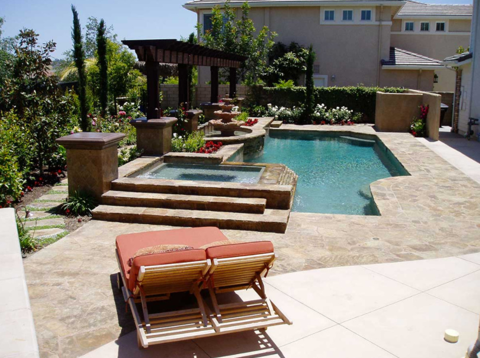Transitional pool photo in Orange County