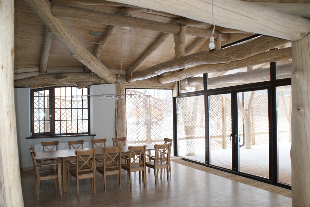 Хороший дом с бревнами