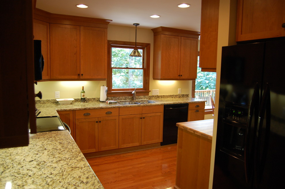 Kitchen - rustic kitchen idea in Raleigh
