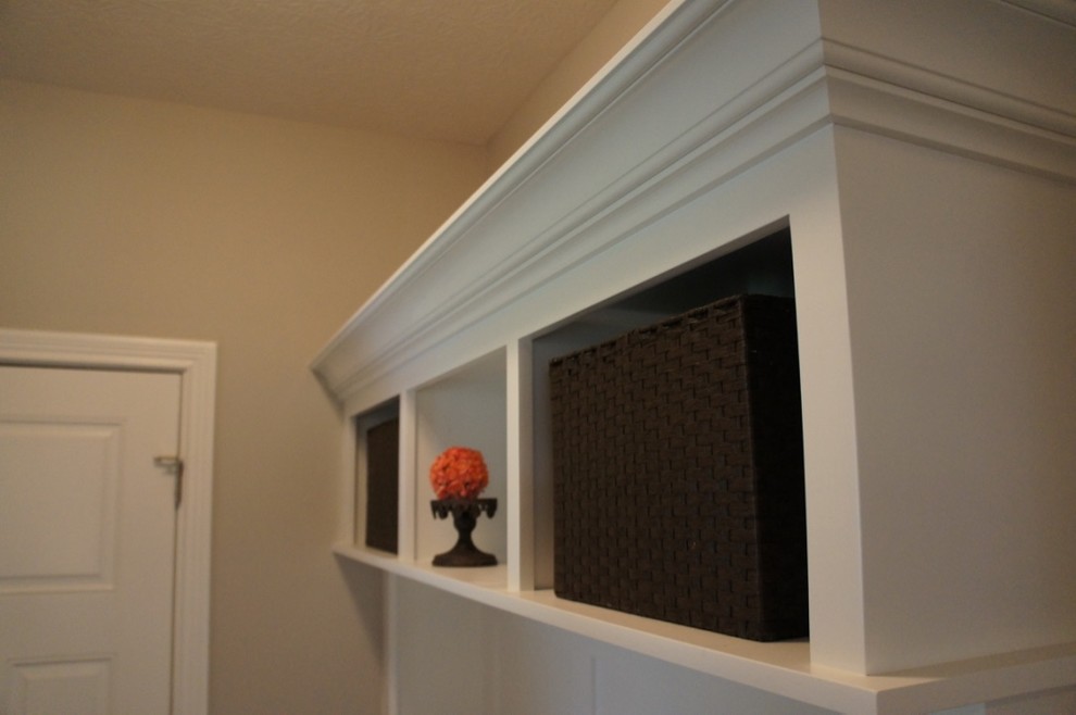 Garage - transitional garage idea