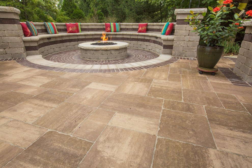 Mid-sized traditional backyard patio in Indianapolis with a fire feature and concrete pavers.