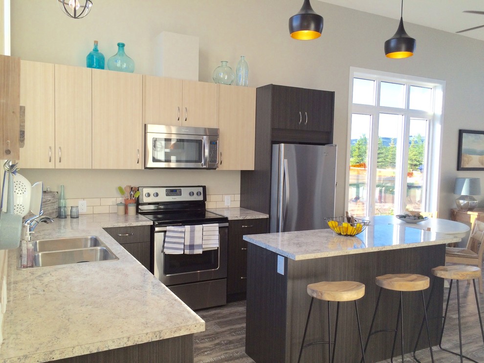 Ghost lake Cottage Club Show home - Beach Style - Kitchen ...