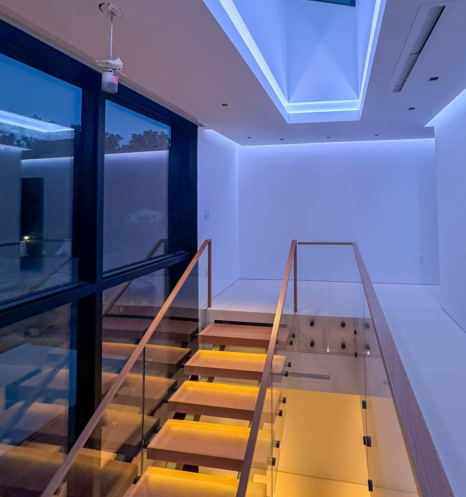126_Visually Open and Light Contemporary Staircase, Mclean, VA 22102
