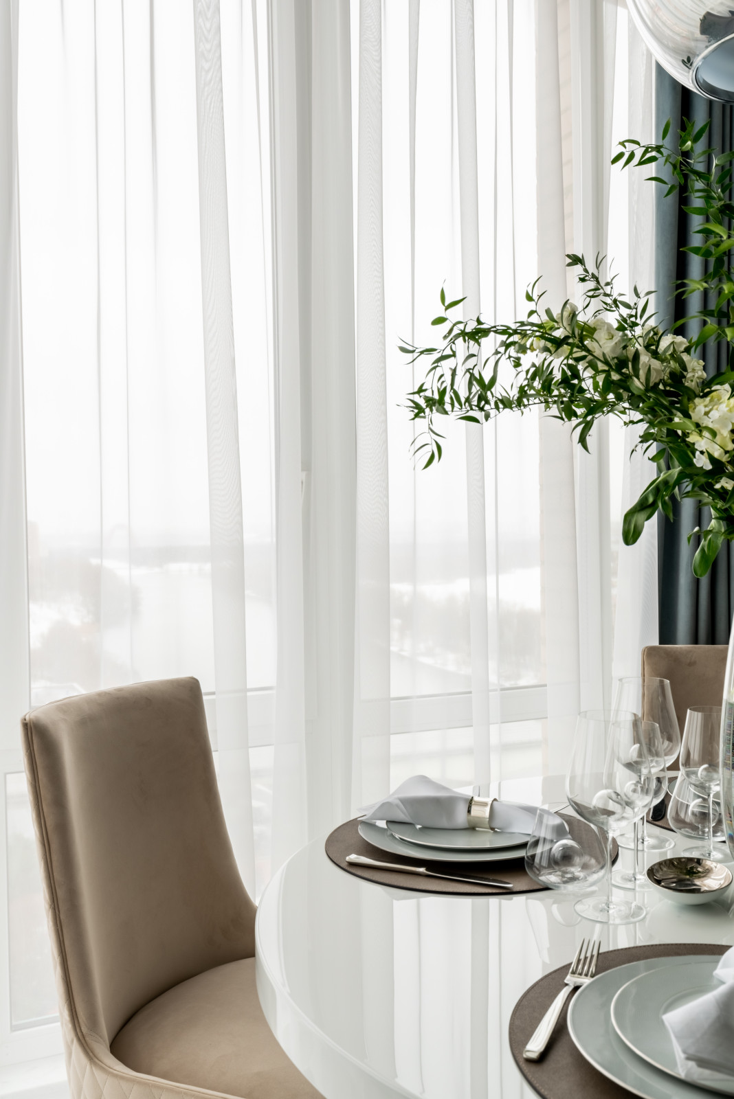 Бежевый и зеркала