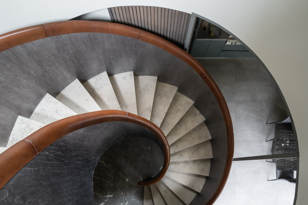 Винтовая лестница в доме