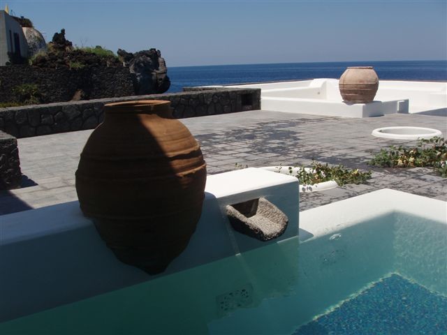 Casa a Piscit&agrave; -  Stromboli mediterraneo-terraza-y-balcon