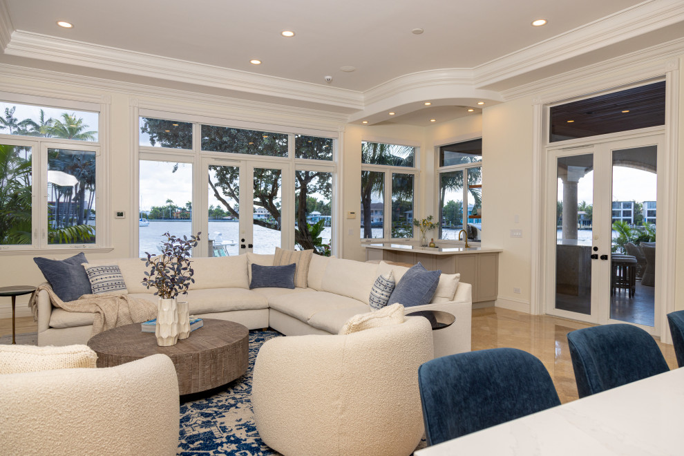 Example of a transitional home design design in Miami