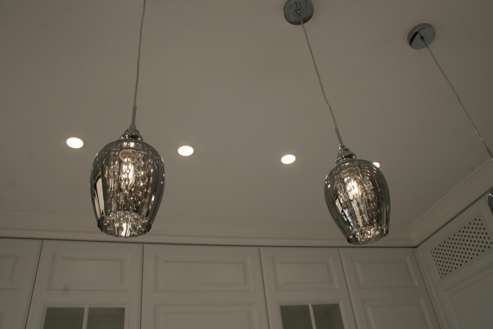 Белая неоклассика с оттенком морской волны