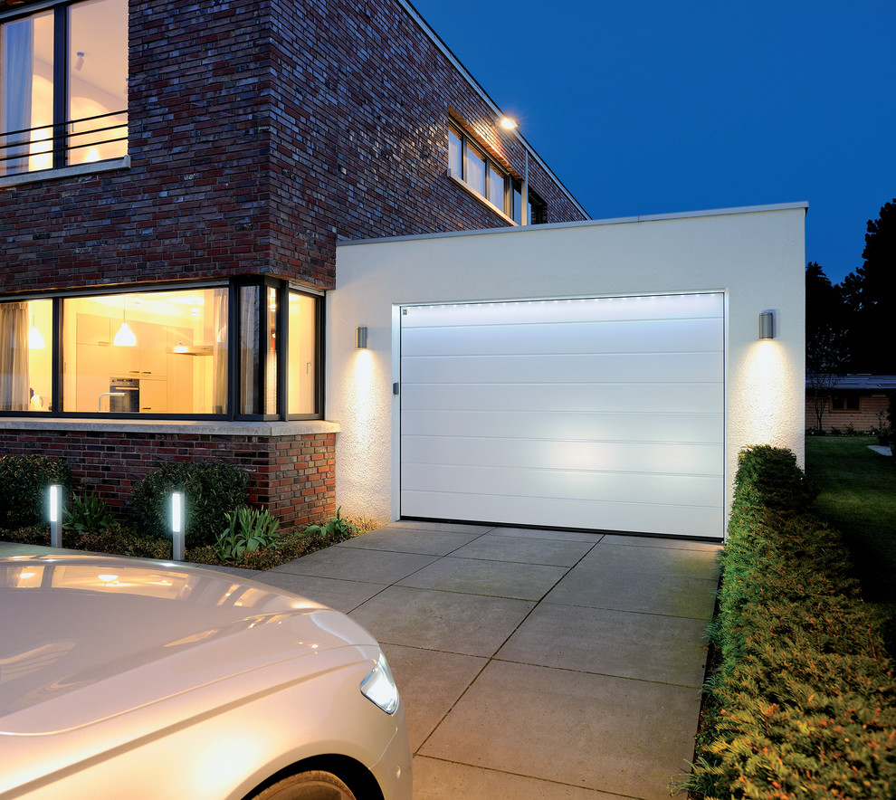 Portes de garage - Modern - Garage - Toulouse - by A2B Menuiseries