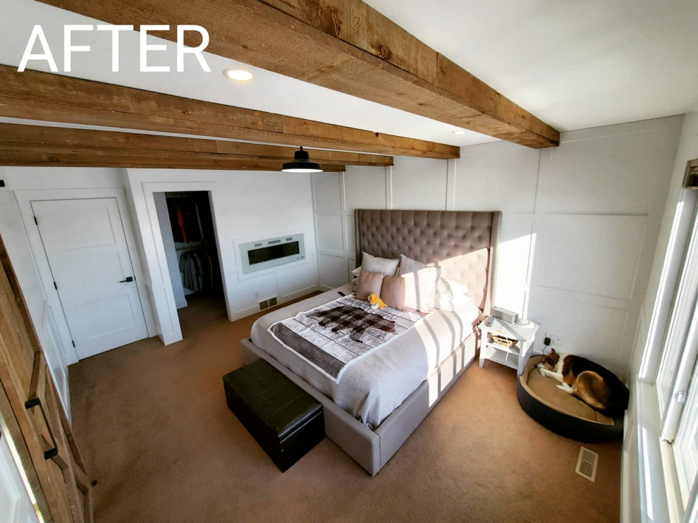 Пример оригинального дизайна: хозяйская спальня среднего размера в стиле модернизм с белыми стенами, ковровым покрытием, горизонтальным камином, фасадом камина из дерева, коричневым полом, балками на потолке и панелями на стенах