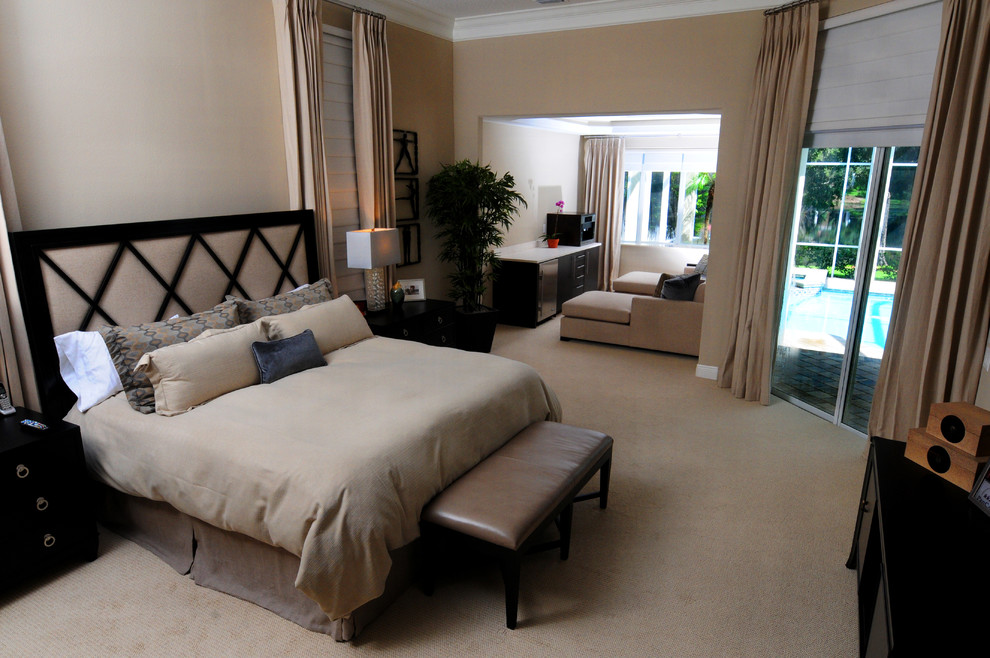 Design ideas for a transitional bedroom in Tampa.