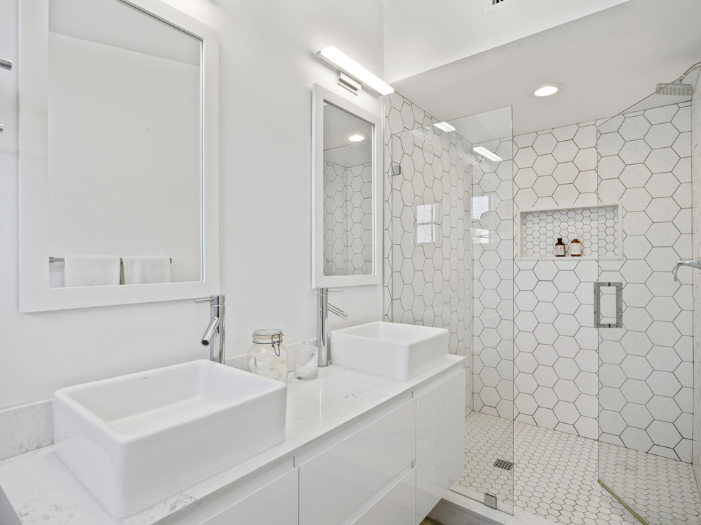 Photo of a midcentury bathroom in Orange County.
