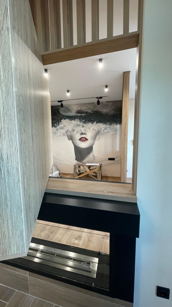 Брутальная квартира для холостяка с камином, вращающимся ТВ и девушкой