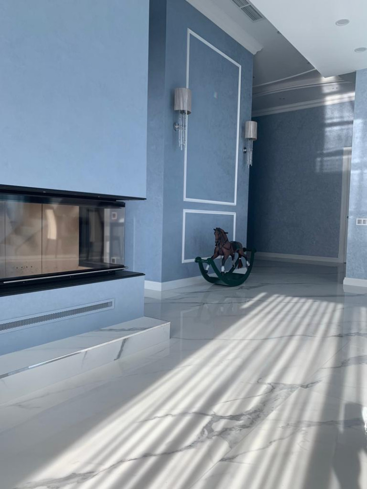 Отделка квартиры штукатуркой перламутровый песок в благородном голубом оттенке