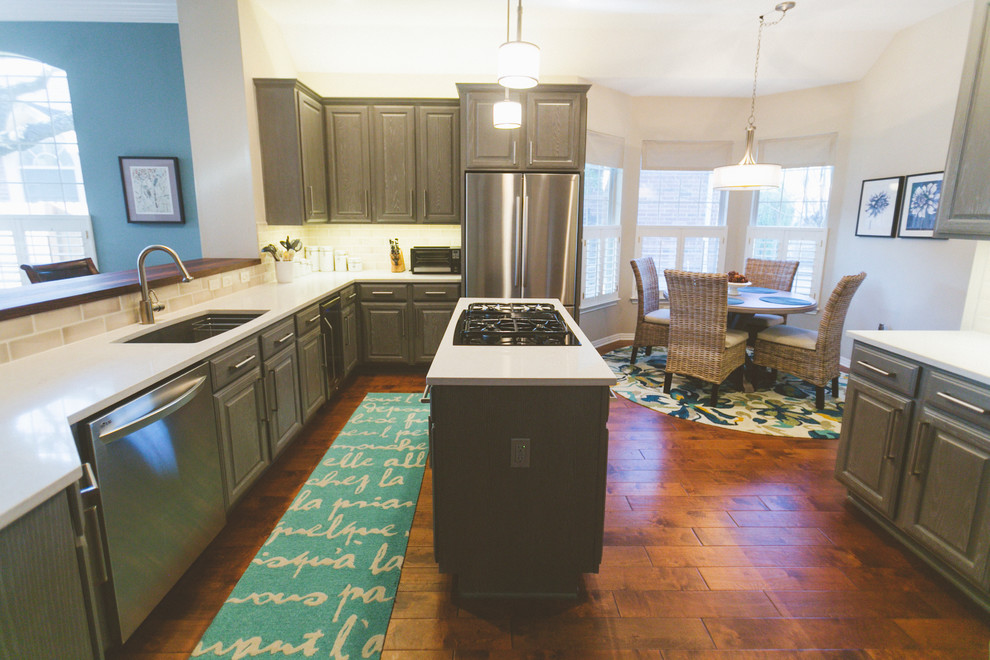 Transitional kitchen photo in Austin