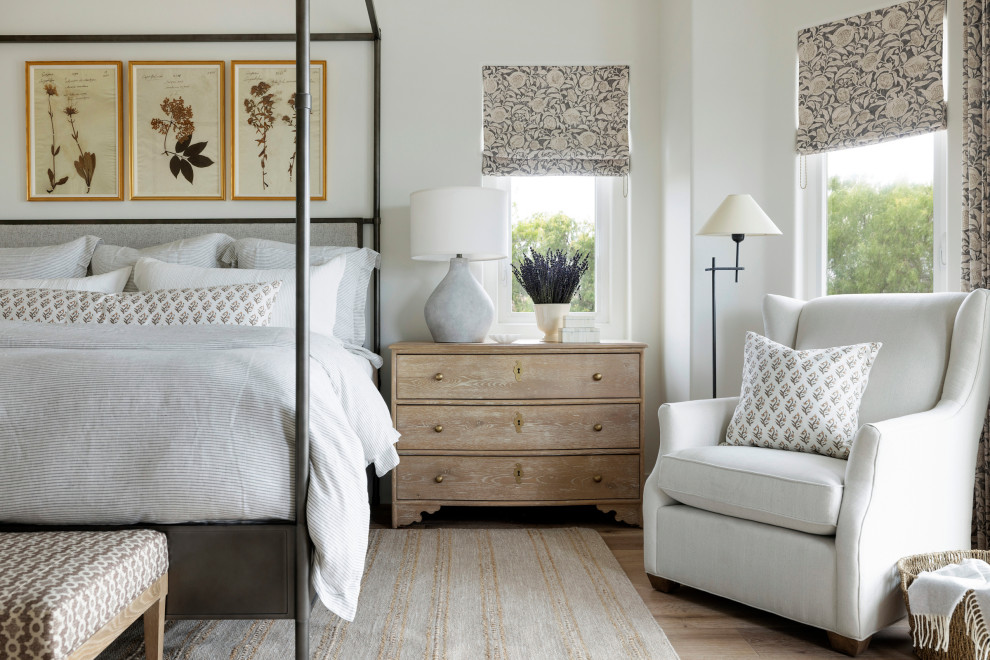 Bedroom photo in Los Angeles