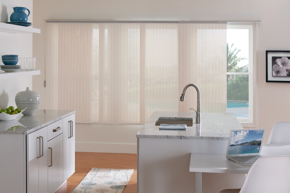 Example of a transitional kitchen design in Phoenix