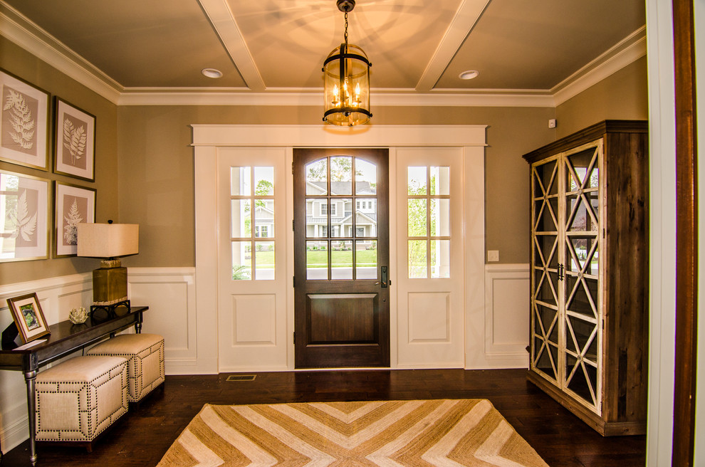 Entryway - traditional entryway idea in Indianapolis