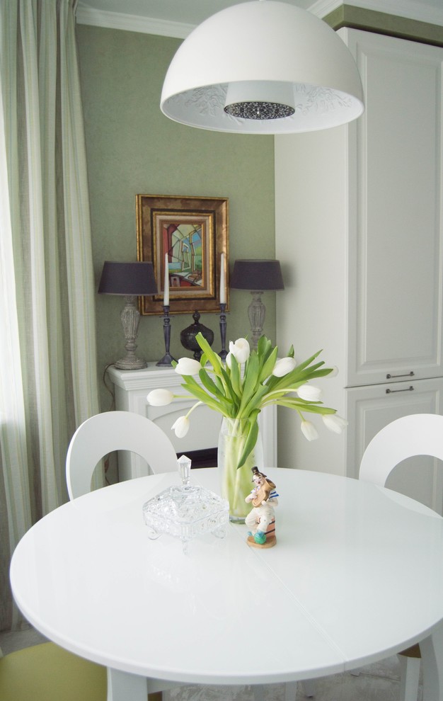 Кухня с камином