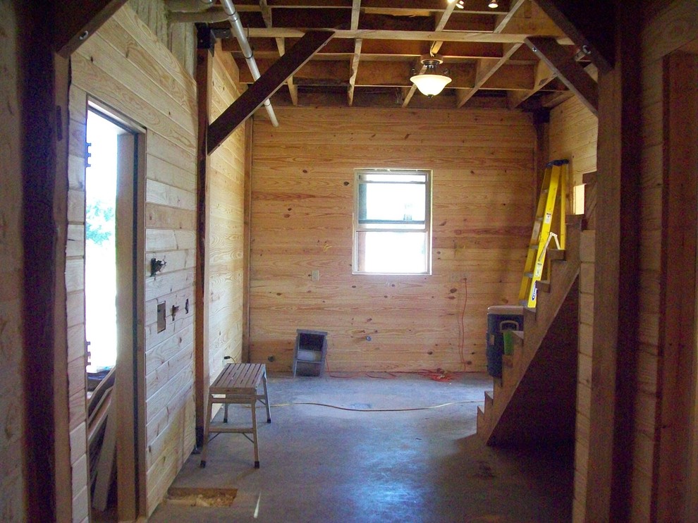 Example of a mountain style home design design in Austin
