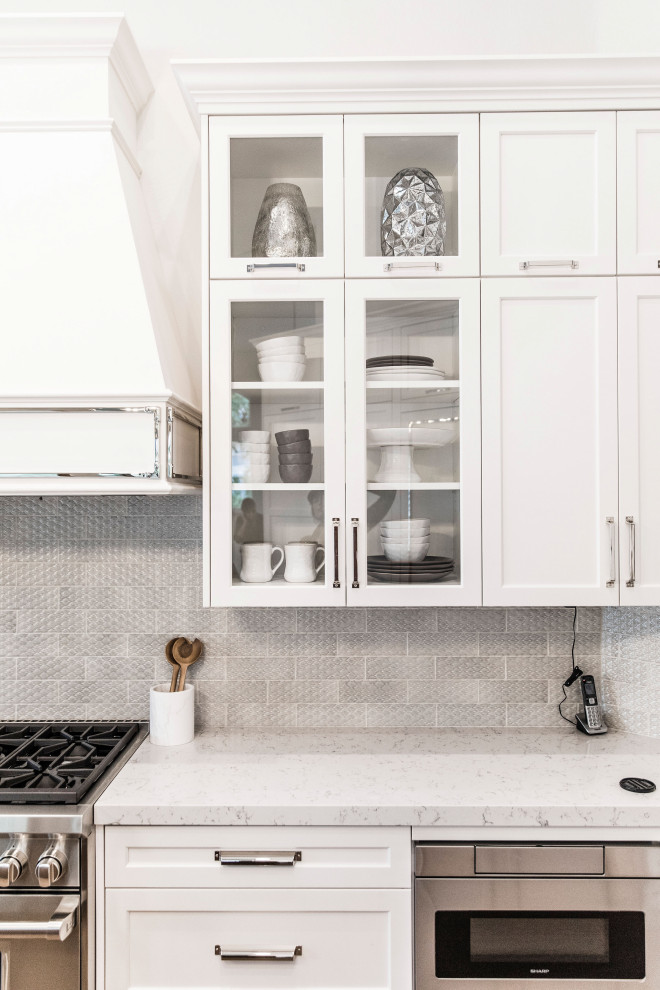 Kitchen - transitional kitchen idea in Phoenix