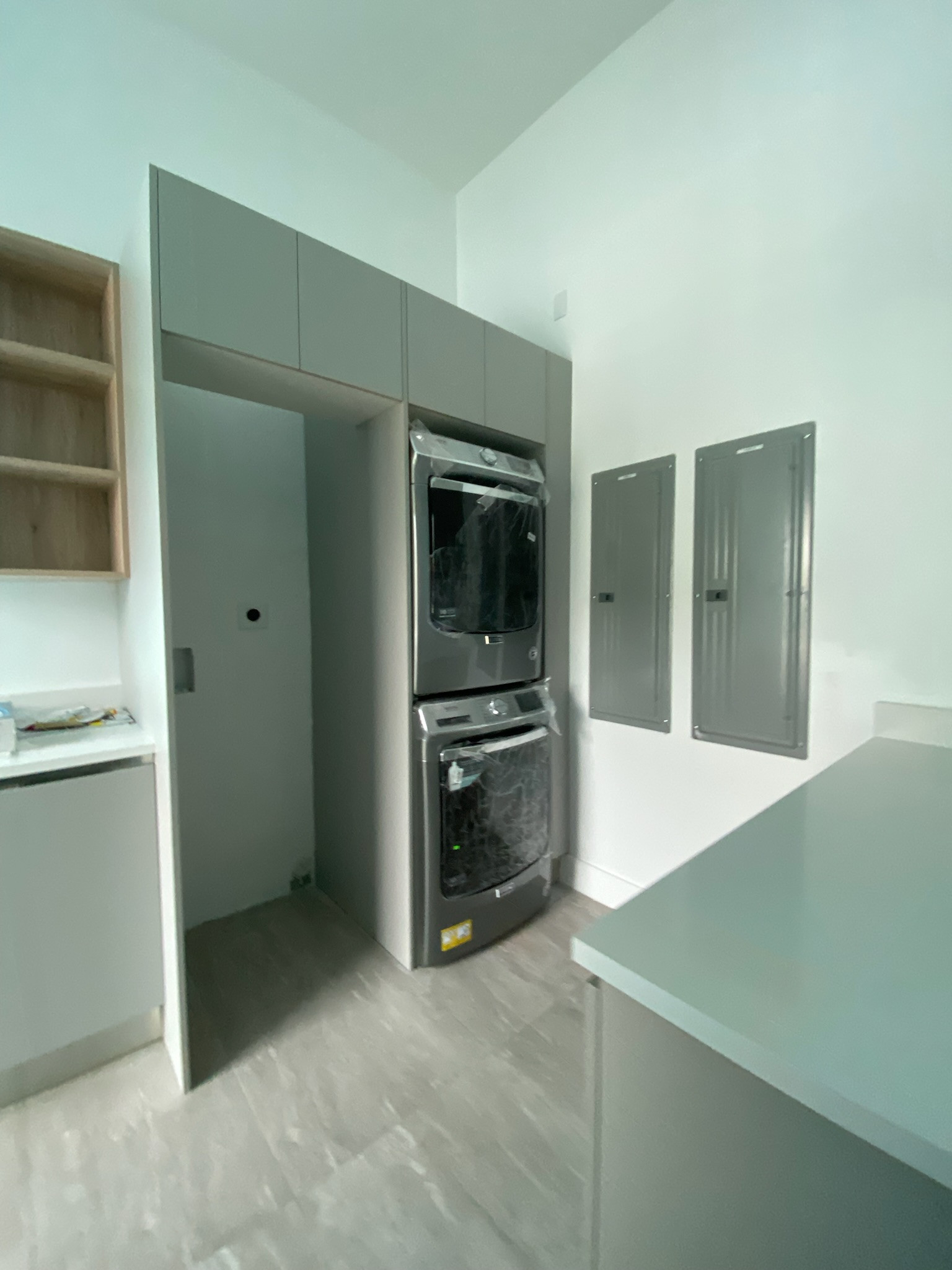 SW Modern - Laundry Room