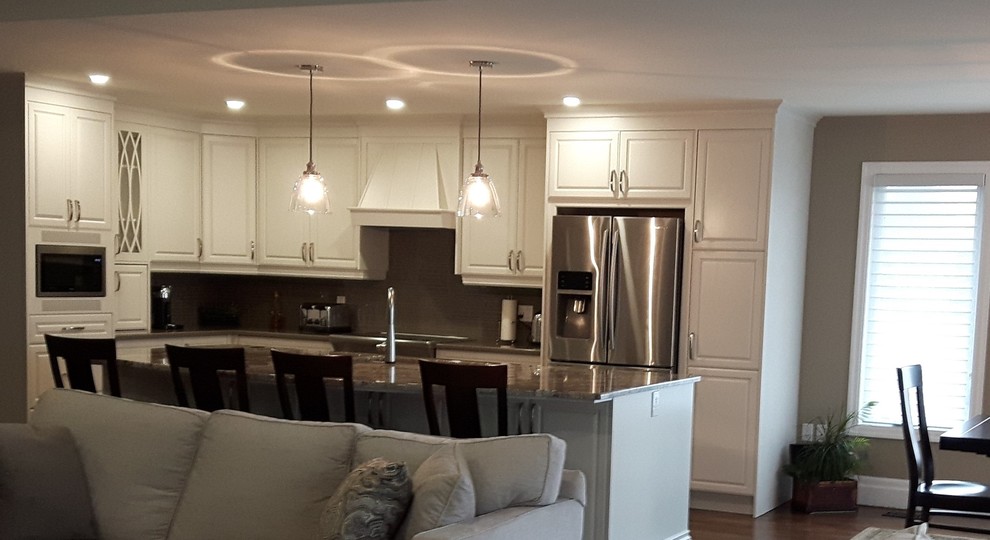 Eat-in kitchen - large transitional eat-in kitchen idea