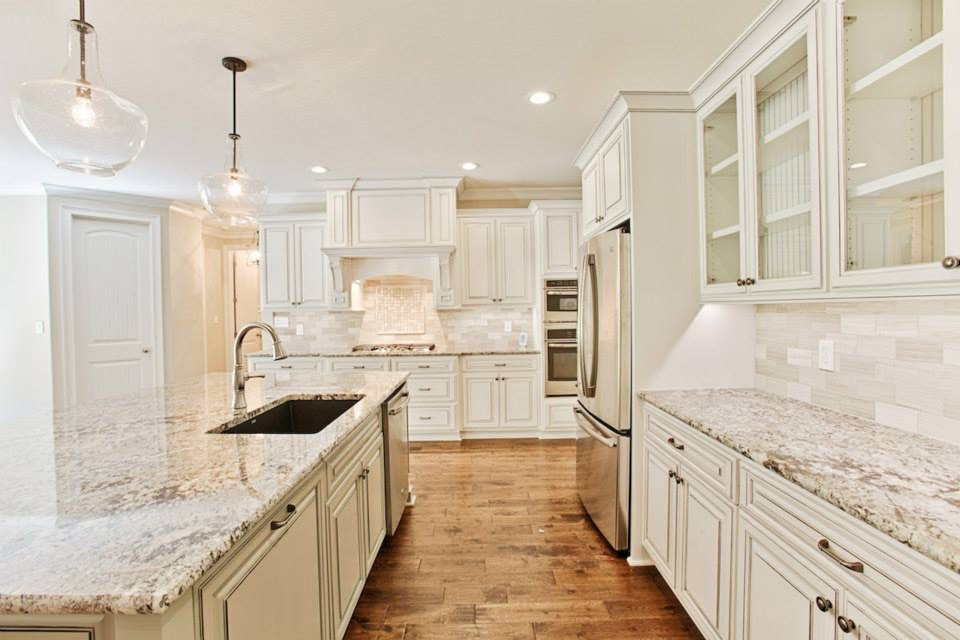 Kitchen - transitional kitchen idea