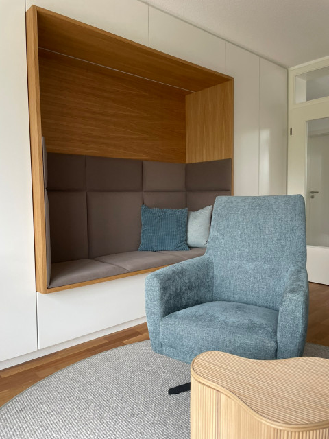 Visuelle R&auml;umlichkeit: Cleveres Design f&uuml;r Ess- und Wohnzimmer mit B&uuml;roecke contemporain-salon