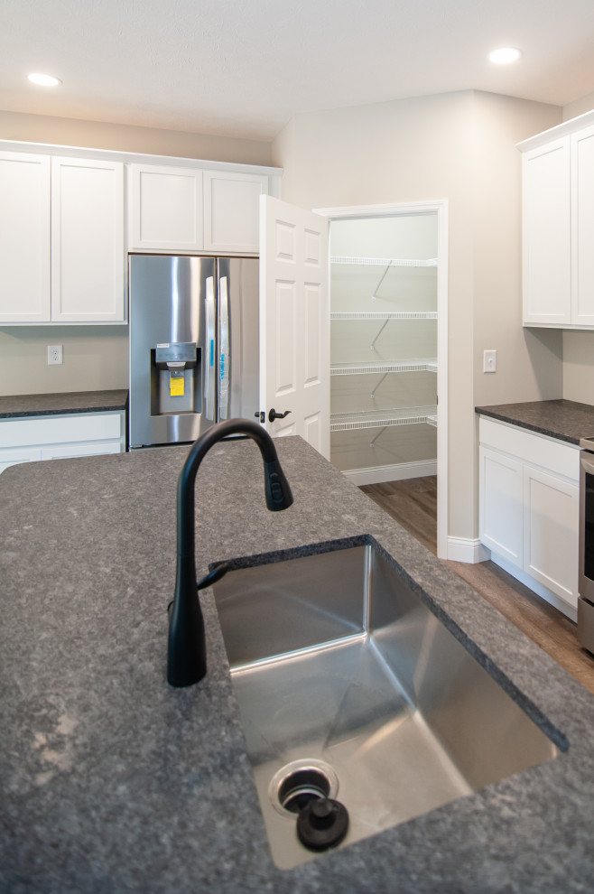 New 2 story home in Morrow