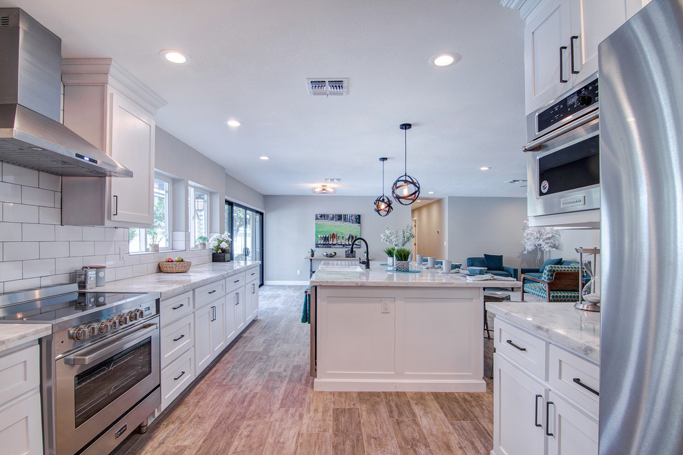 Kitchen - transitional kitchen idea in Phoenix