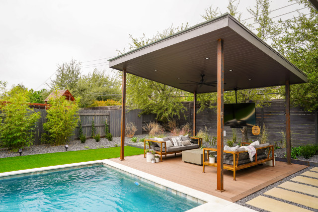 Lake Pointe contemporaneo-piscina