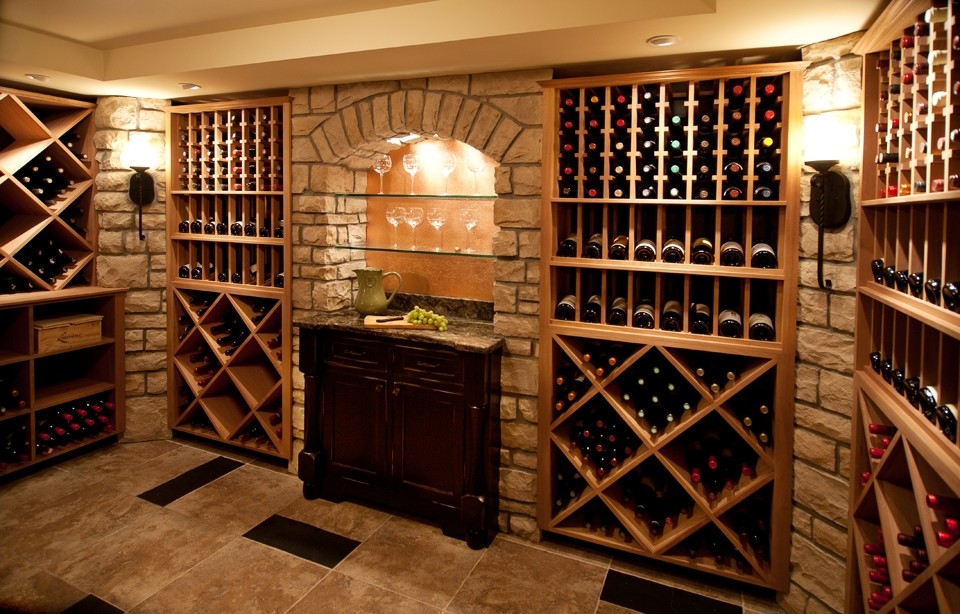 Inspiration for a traditional wine cellar in St Louis.