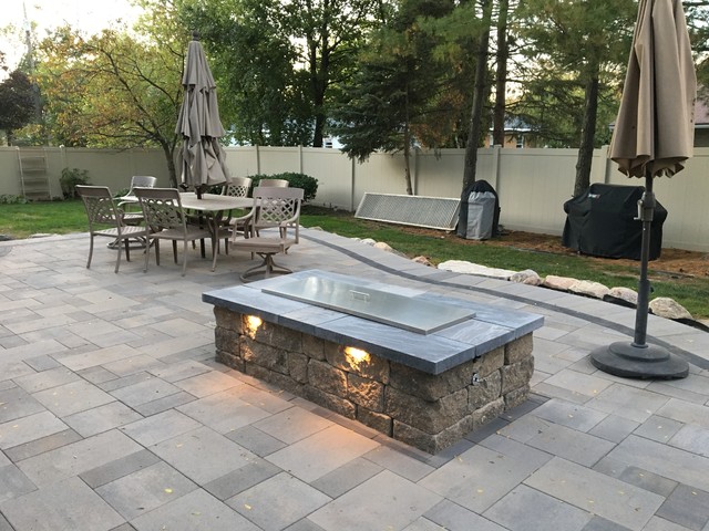 Rose Outdoor Living Space Raised Paver Deck With Natural Gas Fire