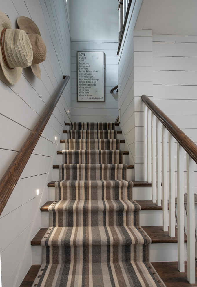 Staircase - traditional staircase idea in Atlanta